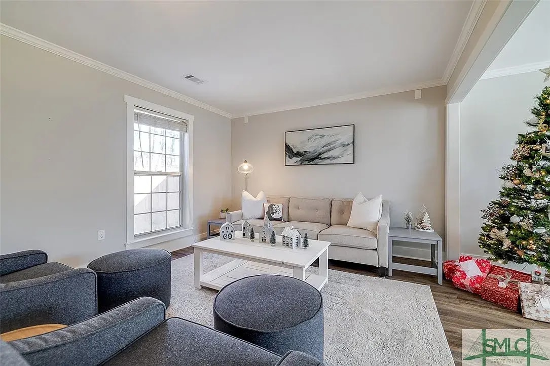 Building Photo - 165 Village Lake Dr