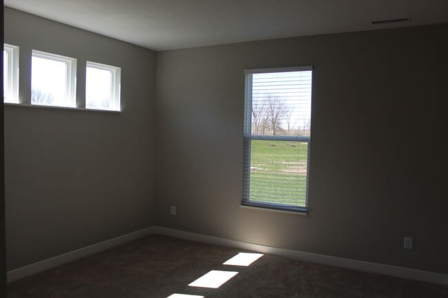 Building Photo - Beautiful Newer 5 BR Home in Brownsburg!