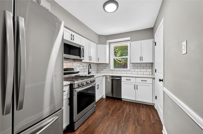 Building Photo - 725 Berick Dr