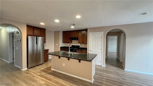 Building Photo - 721 E Caballo Hills Ave