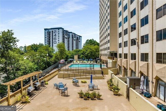 Building Photo - 2479 Peachtree Rd NE