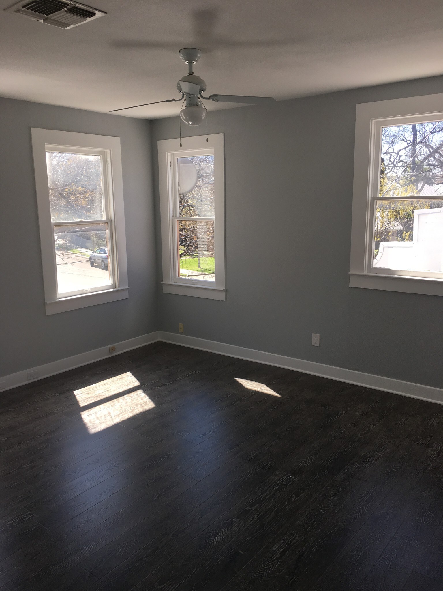 Building Photo - 506 E Guenther St