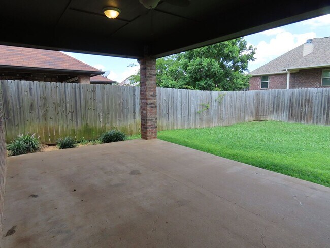 Building Photo - 2528 Guinn Farms Rd