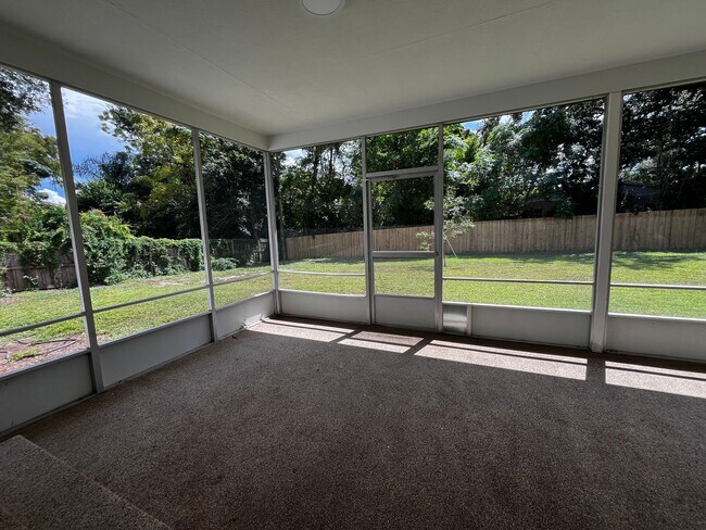Building Photo - 1606 Overlake Ave