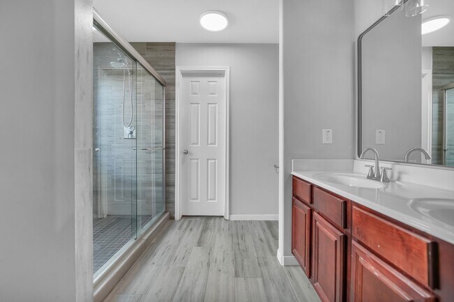 Building Photo - 6006 Barany Ct