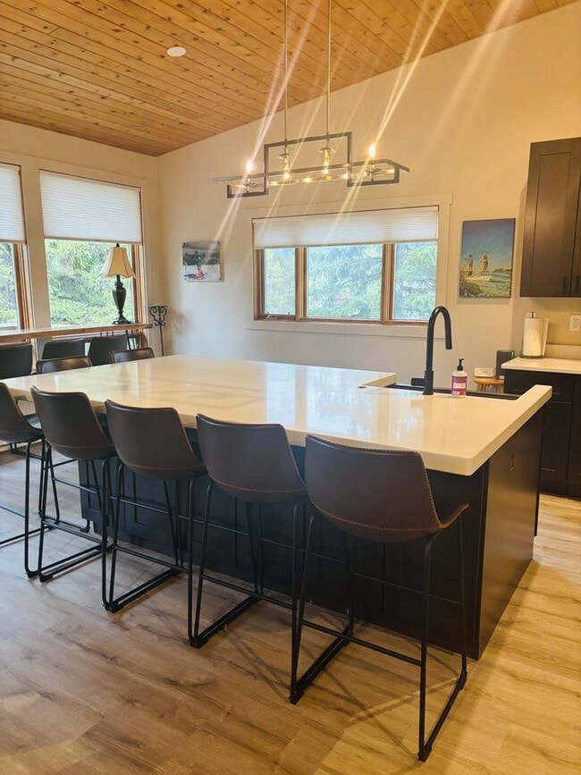 Building Photo - Big Sky Furnished Condo