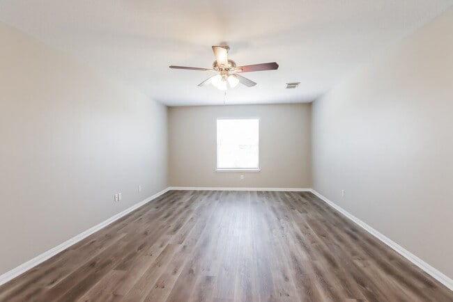 Building Photo - 7931 Evergreen Terrace Ln