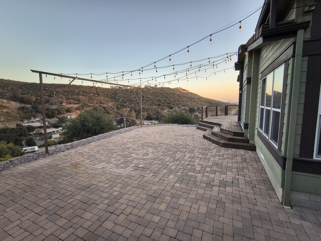 Building Photo - 2828 La Cresta Rd