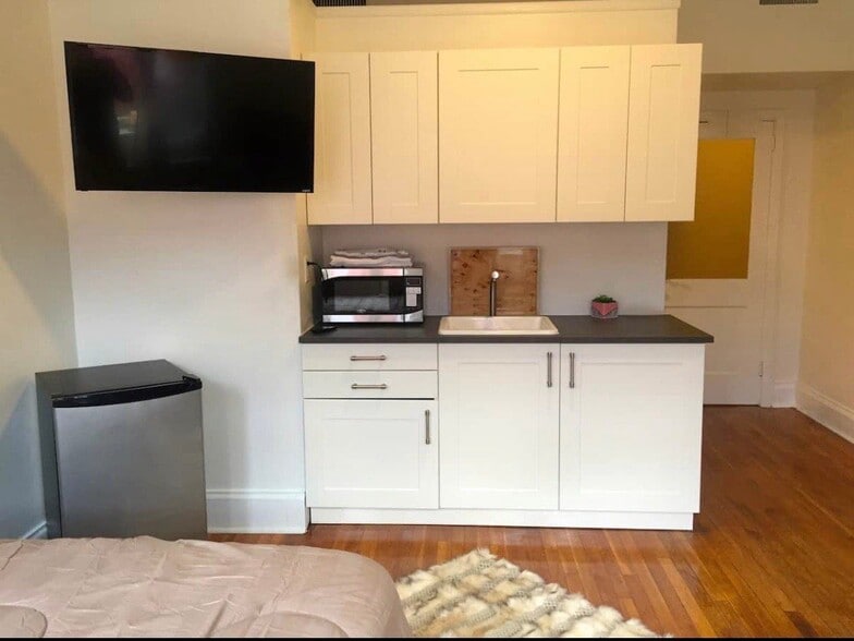 Building Photo - 108 2nd St SW