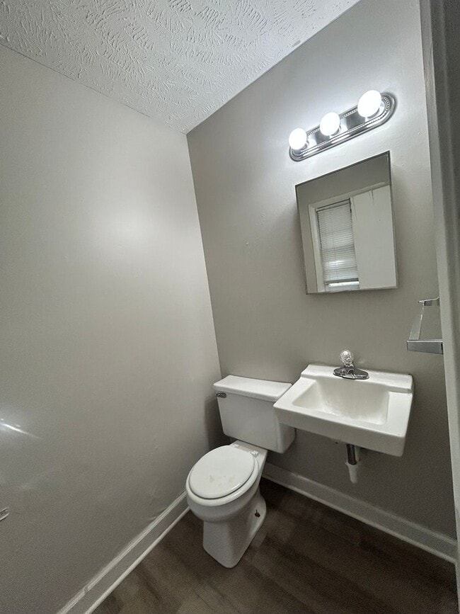 Building Photo - 745 Rustland Dr