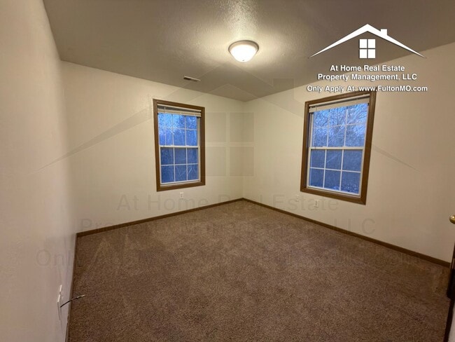 Building Photo - Sabre Circle 497–499 Duplex