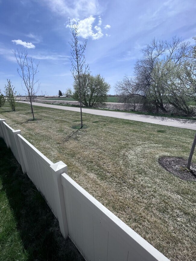 Building Photo - Central Located 4 bed 2.5 bath home