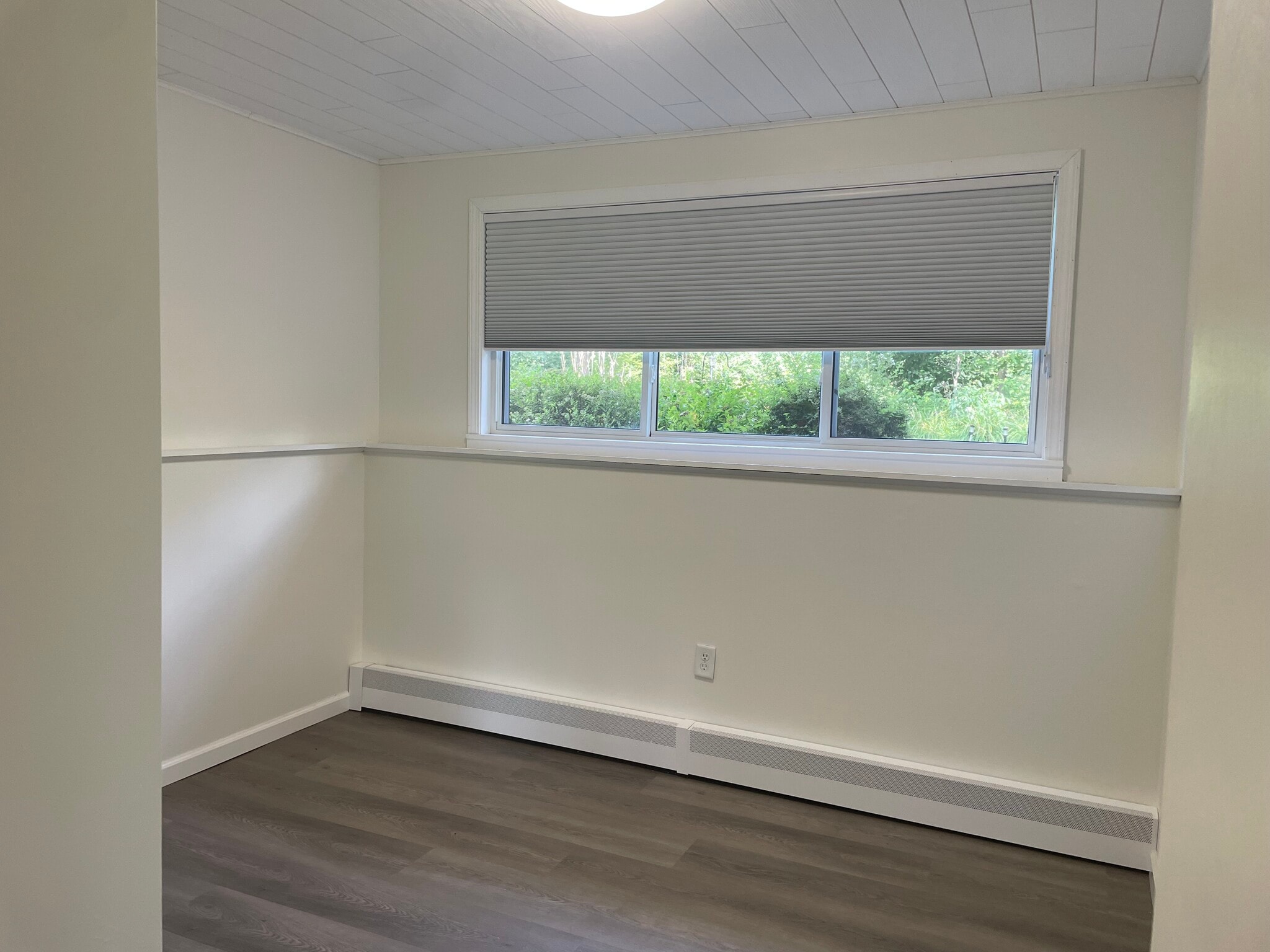Bedroom with blackout blinds - 5223 Birchmont Dr NE
