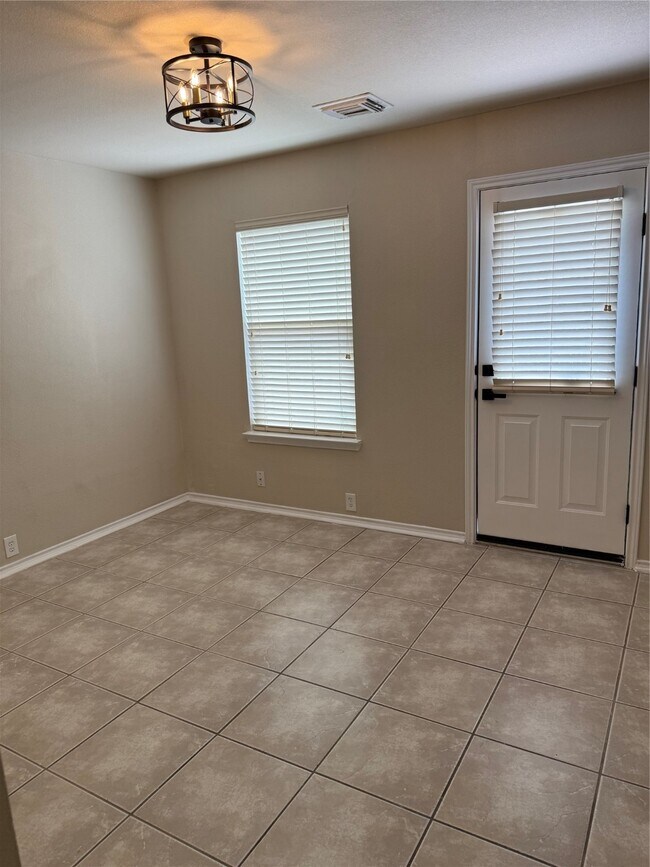 Building Photo - 3933 Brook Hollow Dr