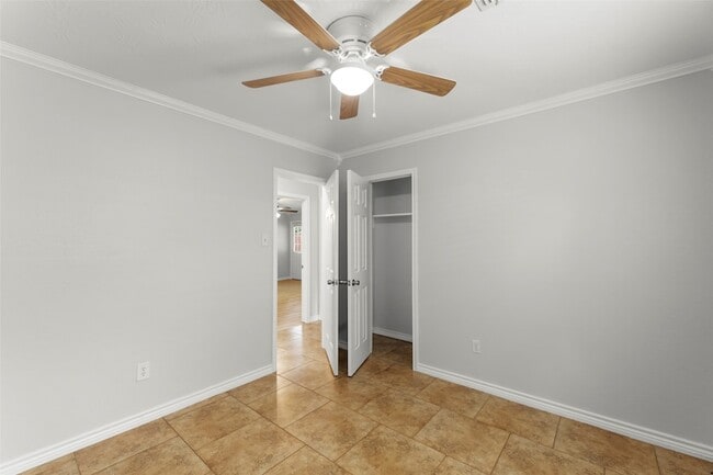 Building Photo - 519 Guyer St