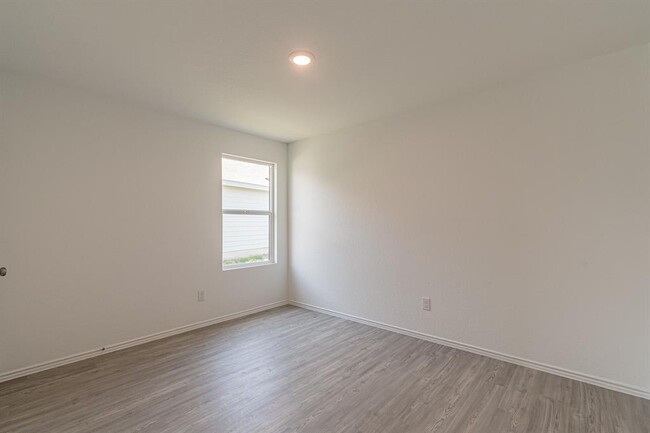 Building Photo - 6406 Reuben Kemper