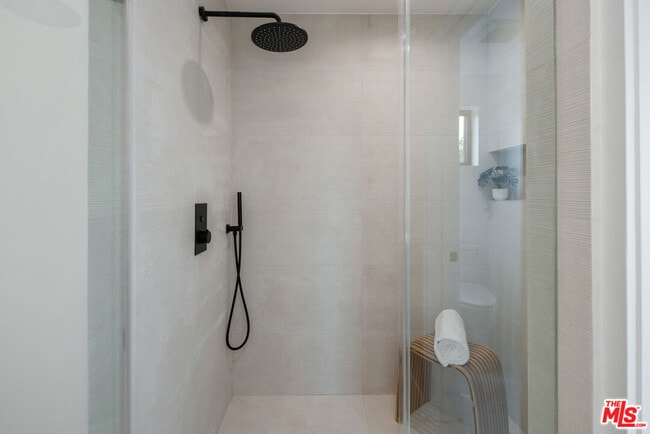 Building Photo - 1247 1/2 W Bellevue Ave