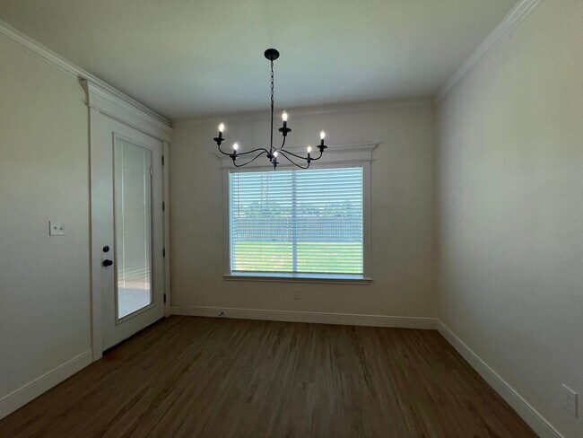 Building Photo - A Modern, Sophisticated Home in an Attract...