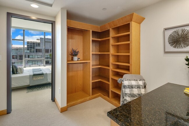 Building Photo - 2033 2nd Ave