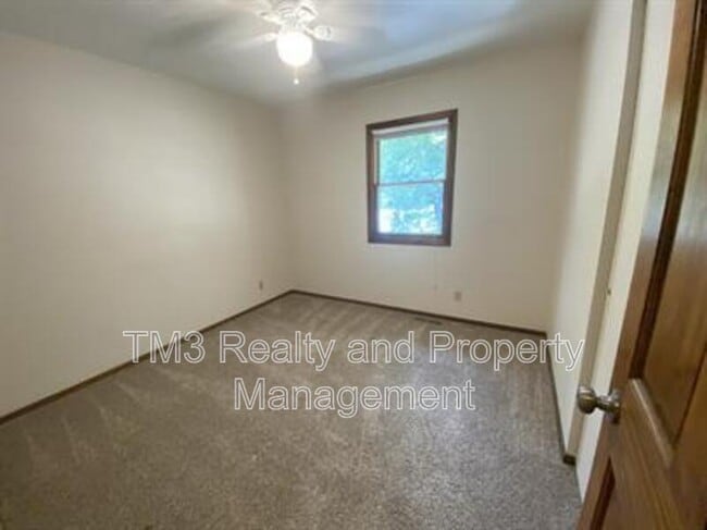 Building Photo - 12725 S Raintree Dr