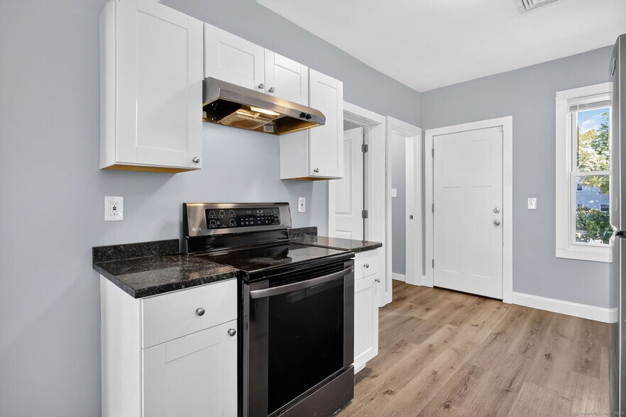 Building Photo - 14 Belden St