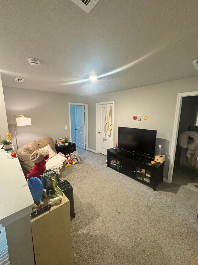 Building Photo - 526 Salisbury Cir