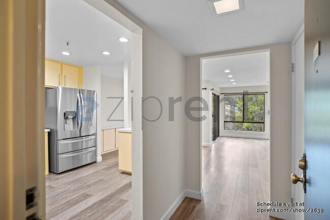 Building Photo - 49 Showers Dr