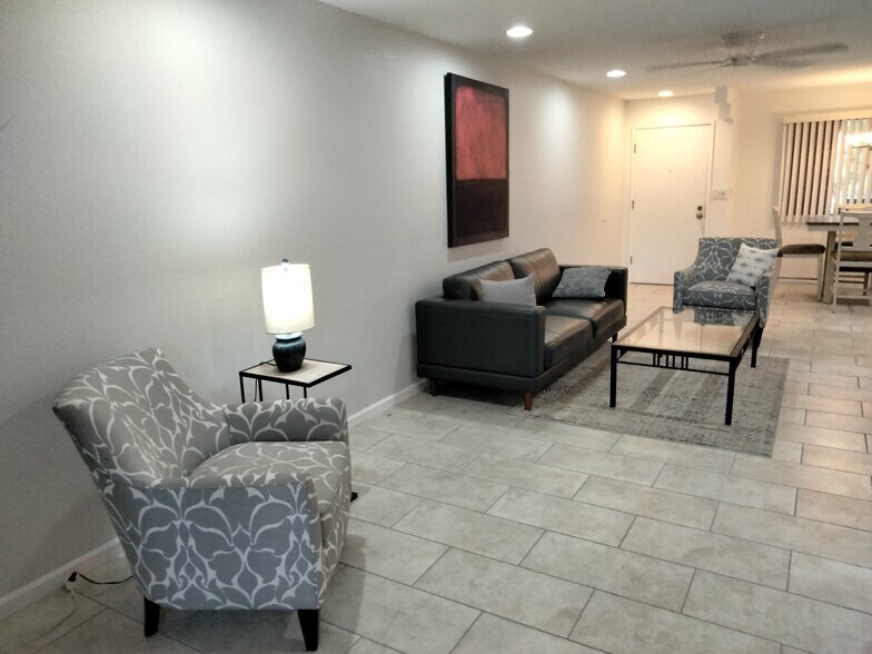 Building Photo - 4303 E Cactus Rd