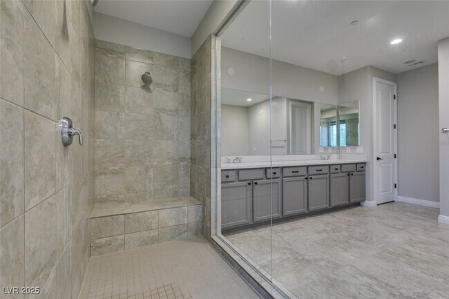 Building Photo - 2566 Speyburn Ave