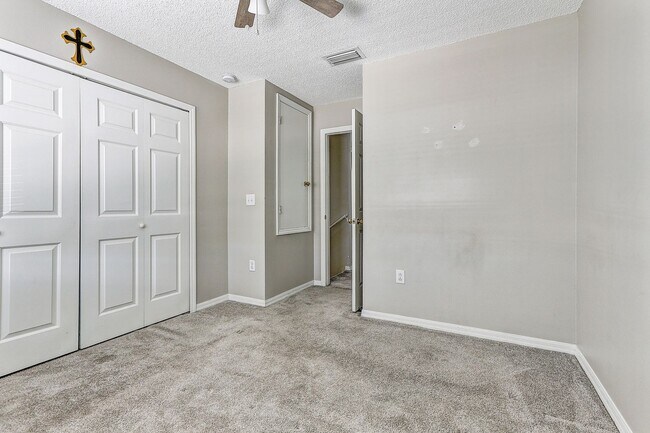 Building Photo - Prime Northwood Home on a Conservation Lot...