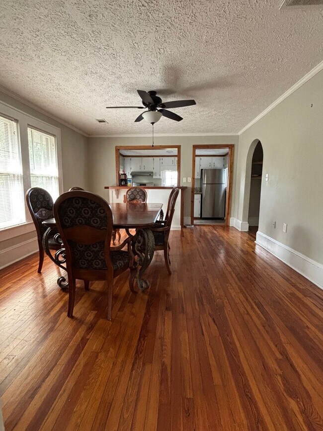 Building Photo - 3 Bedroom 3 Bathroom near downtown Athens - 1 bedroom available