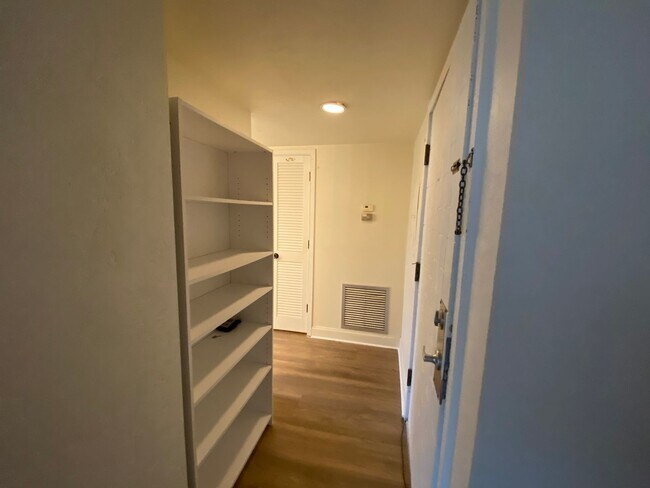 Building Photo - 528 Maple Leaf Ct
