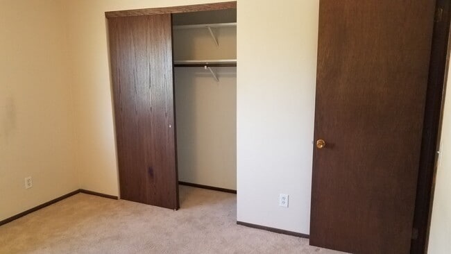 Building Photo - 4 Bedroom Duplex