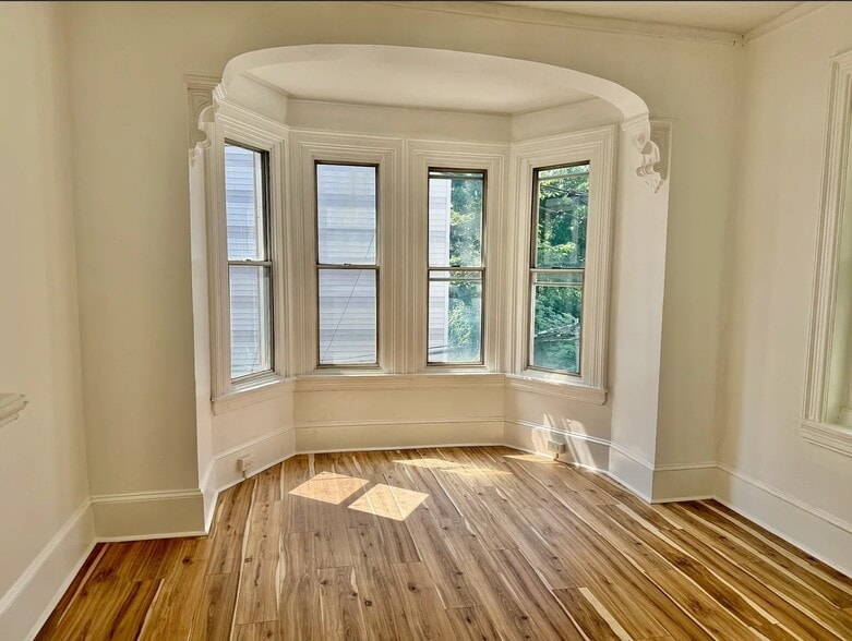 Building Photo - 4024 Spring Garden St