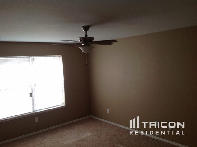 Building Photo - 10512 Fossil Hill Dr
