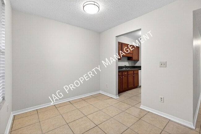 Building Photo - 482 Bentwood Ln