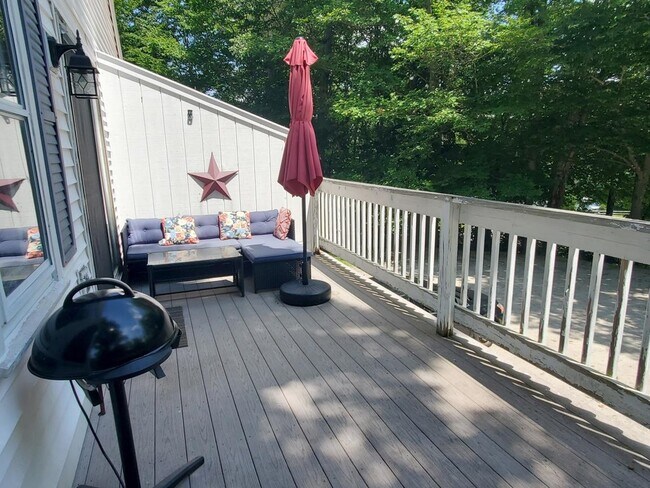 Building Photo - 8 Plaza Village Rd