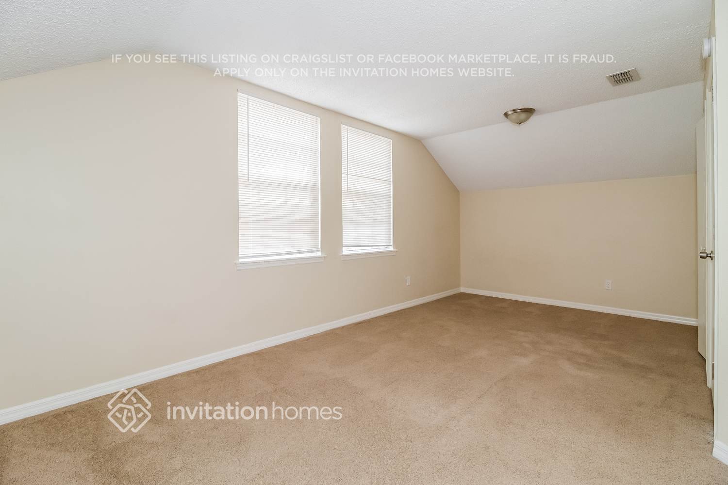 Building Photo - 9857 Red Clover Ave