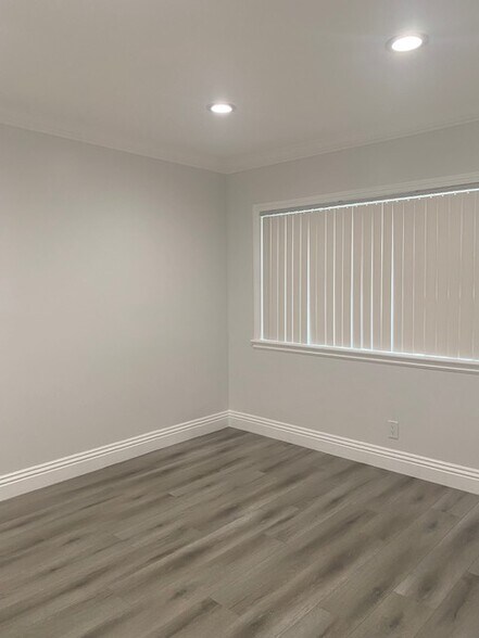 bed room - 1032 N Gardner St