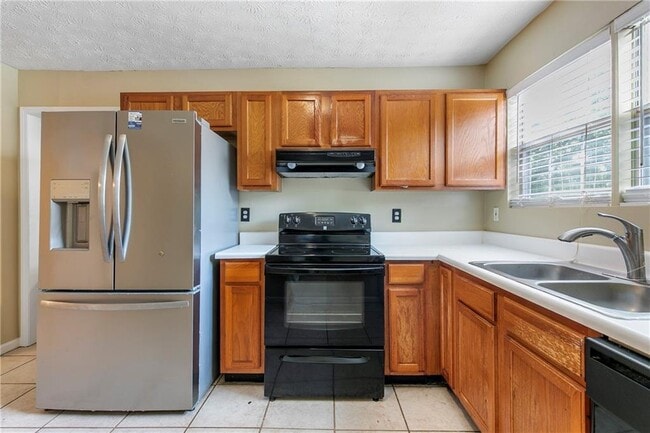 Building Photo - 314 Country Club Dr