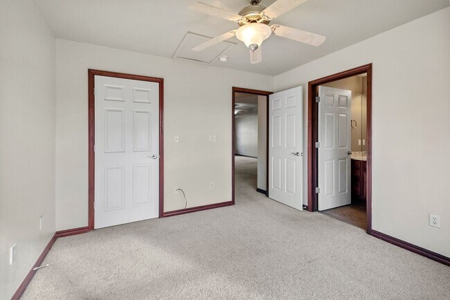 Building Photo - 1270 N Trinity Dr
