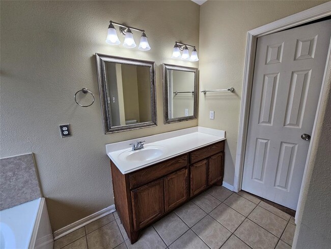 Building Photo - 22434 Highfield Ridge Ln