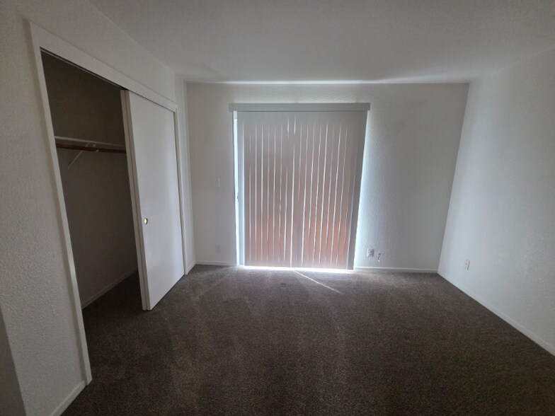 Building Photo - 6627 Blue Heron Dr