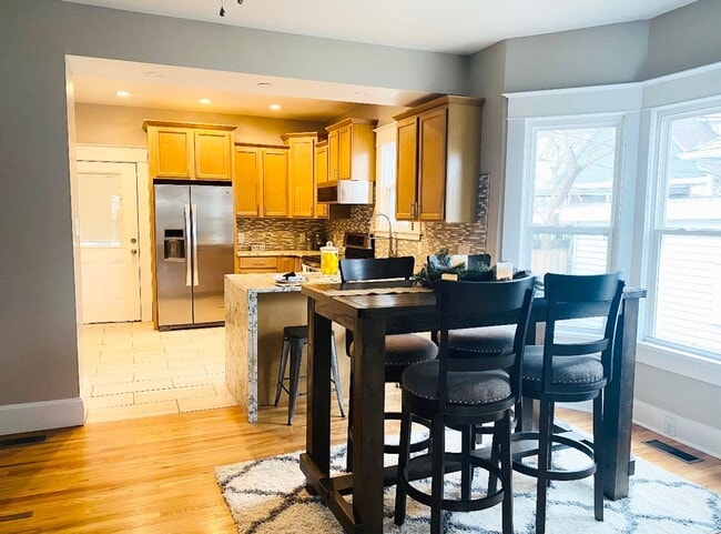 Building Photo - Stylish 2 Bedroom, 1.5 Bath Home with Vintage Charm + Modern Upgrades