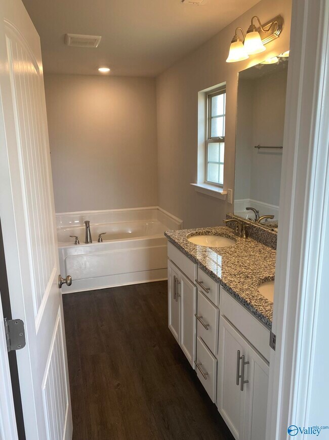 Building Photo - 109 Sorrelweed Dr