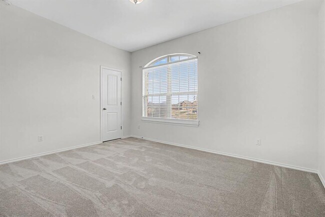 Building Photo - 501 Silver Trail