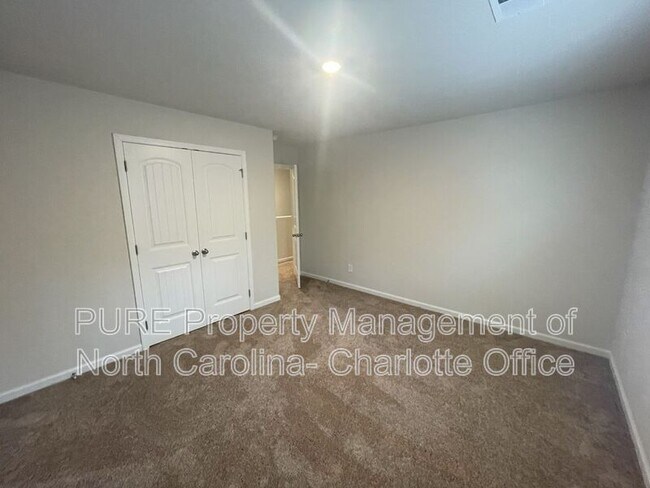 Building Photo - 100 Conifer Ln