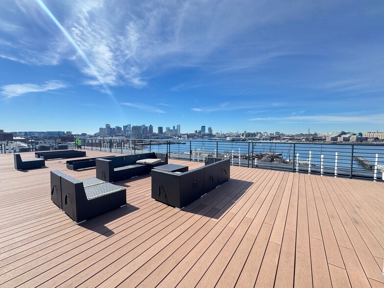 Building Photo - 250 Meridian St