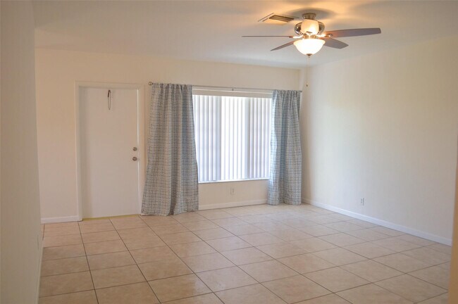 Building Photo - 1107 NW 2nd Ave