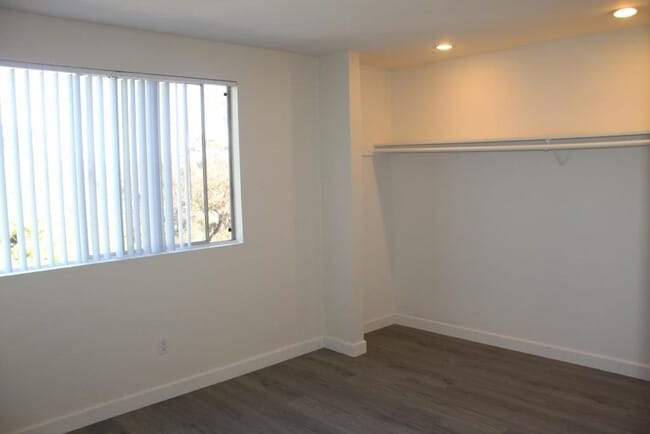 Building Photo - Single story 3 Br/2 Ba - Vine Street